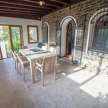 Villa Dolphin